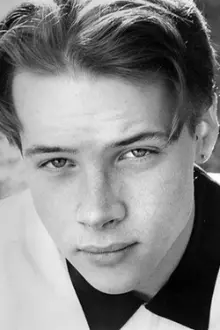 Shawn Phelan como: Emmett Reilly