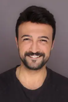 Fatih Ayhan como: Ömer