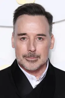 David Furnish como: 