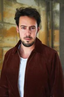 Dominik Raneburger como: Alexander „Alex“ Yüsüf-Demir