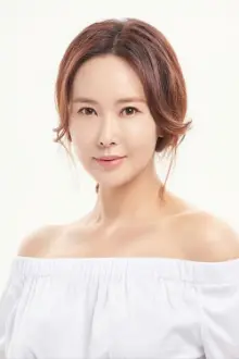 최수린 como: Jeong Joogyeom (Yihyeon's mother)