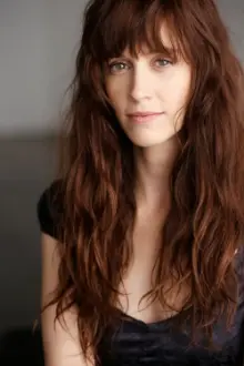 Megan Hensley como: Iris