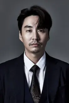 Kim Jung-don como: Baek Min-won