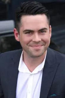 Bruno Langley como: Damon