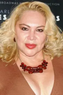 Paola Gaer como: Elena