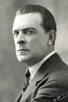 René Navarre como: le professeur Bergmann