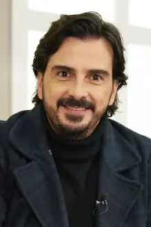 Carlos Camacho como: Miguel