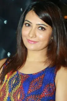 Radhika Pandit como: Nandini