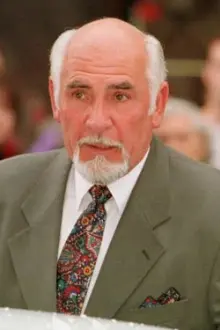 Neil Connery como: Dr. Neil Connery