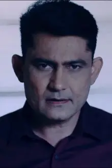 Sanjeev Tyagi como: Dhumraksh