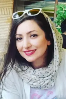 Farzaneh Soheili como: Marzieh