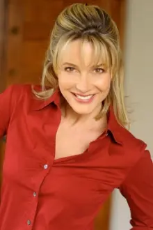 Pamela Bowen como: Aurélia