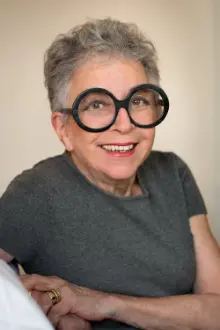 Sylvia Weinstock como: Guest Judge