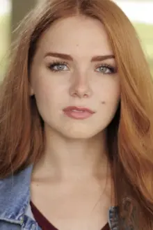 Emma Reinagel como: Naomi