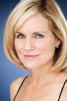 Kelly Ryan como: Aunt Trish