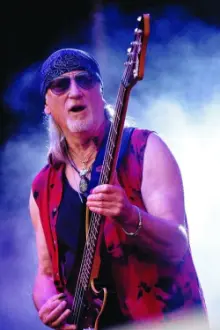 Roger Glover como: Himself - Bass