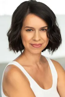 Christina Igaraividez como: Adelina