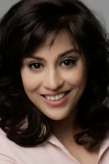 Farah Ahmed como: Mary Miller