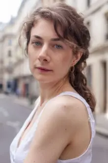 Amy Benkenstein como: Elsie Schön