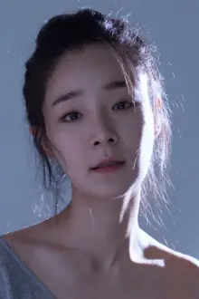 Lee Ga-kyung como: Soon-mi