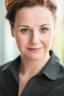 Sarah McCardie como: DS Gillian Glover