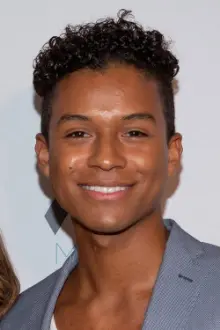 Jaafar Jackson como: Michael Jackson