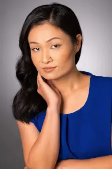 Tomomi Yoshida como: Salon Employee