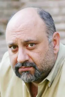 Babak Karimi como: The old man