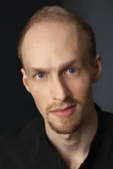 Samuel Hoeksema como: Officer Romer