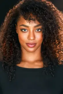 Ella Kweku como: Juliet Capulet