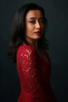 Gayatri Bahl como: Indira