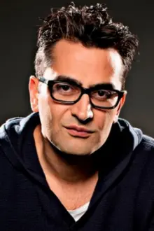 Antonio Esfandiari como: 