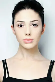 Anna Luca Biani como: Ivy