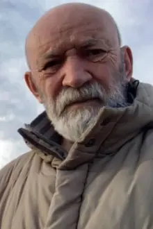 Çun Lajçi como: Fisi's father