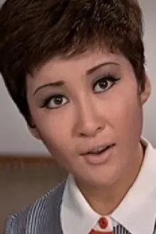 Betty Ting Pei como: Yau Suk Man