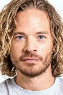 Sauli Koskinen como: Self - Contestant