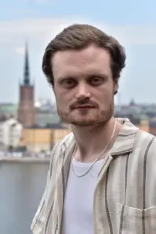 Lukas Sjögren como: Lukas "Blixten" Skenström