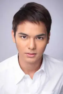 Kristoffer Martin como: Christoper "Chris" Soriano