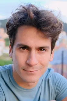 Simon Elias como: Armando Casas