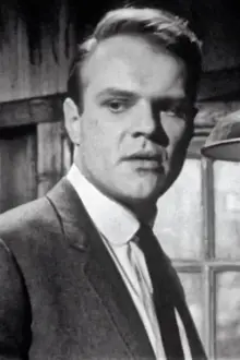 Dyson Lovell como: Johnnie Cobb