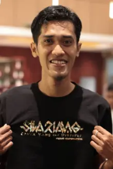 Fhail Firmansyah como: Akbar