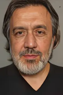 Mehmet Ali Tuncer como: Osman