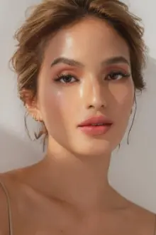 Sarah Lahbati como: 