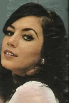 Lida Daneshvar como: Eshrat Shirazi