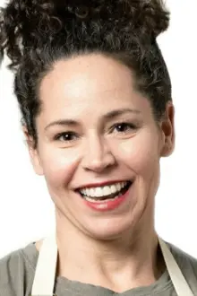 Stephanie Izard como: Judge