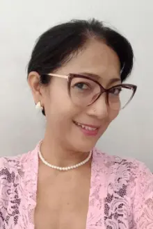 Pipien Putri como: Ibu Yati