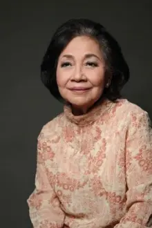 Maria Oentoe como: Nenek Saras