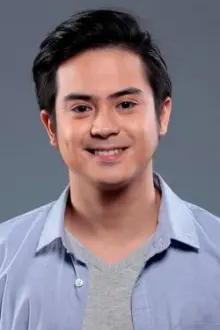 Jake Vargas como: Luke Velasco