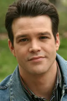 Nathaniel Marston como: Skip Cromwell