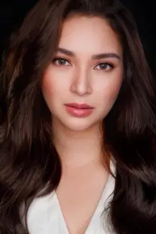 Ryza Cenon como: Sandra Sebastian